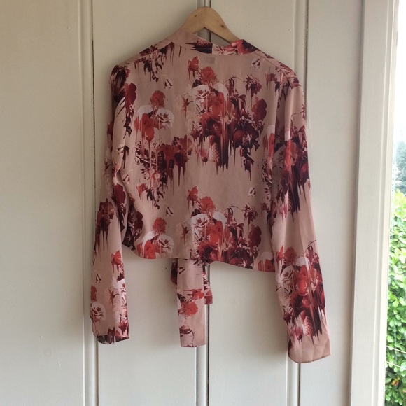 Aritzia | Talula Cropped Floral Blouse - Picture 6 of 10